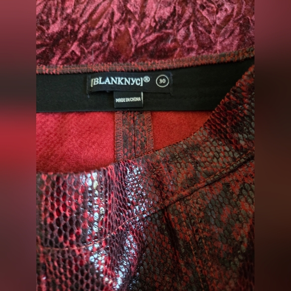 NWOT BlankNYC Snake Leggings - Picture 3 of 3